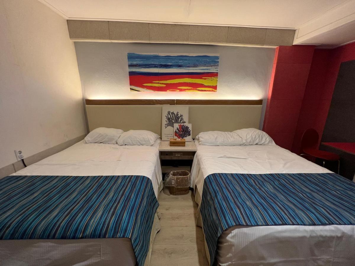 Saipan Well House Hotel Bagian luar foto