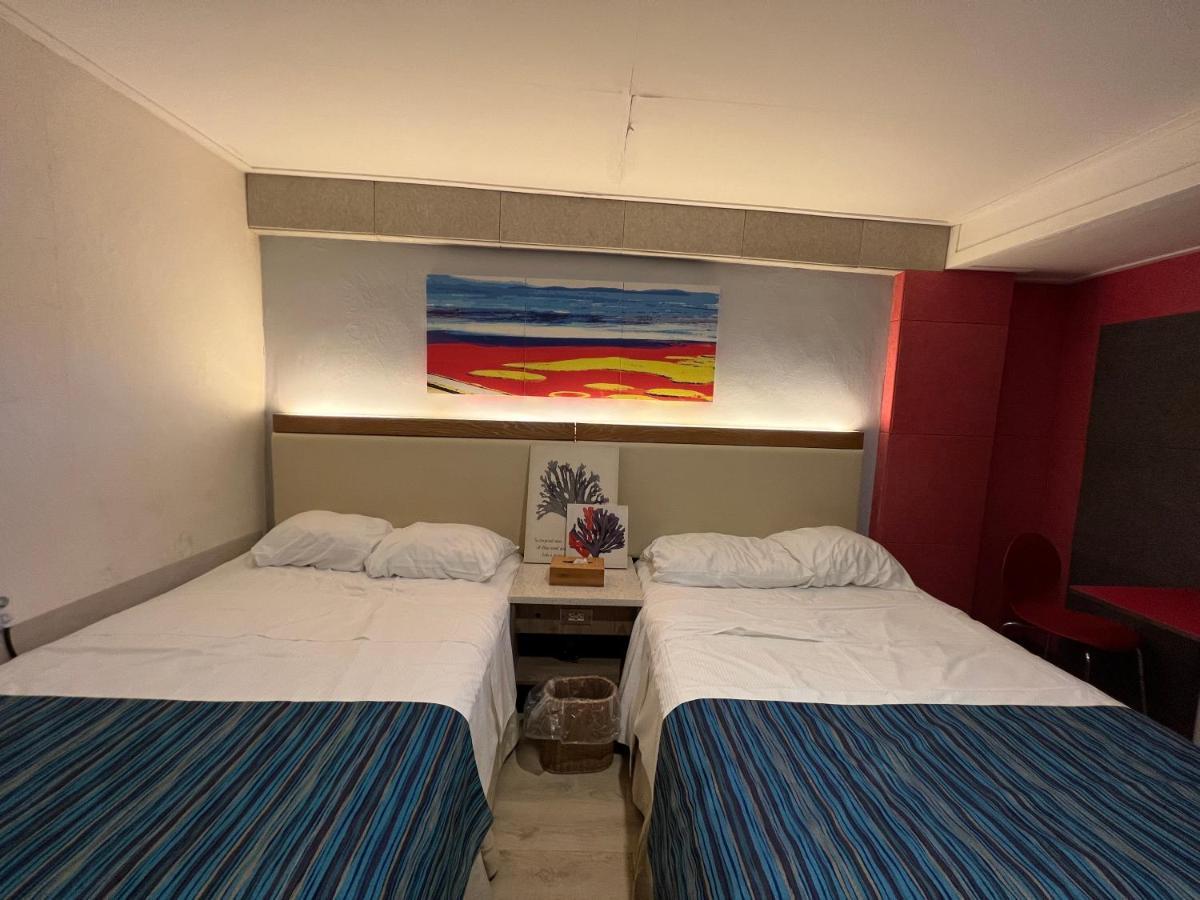 Saipan Well House Hotel Bagian luar foto