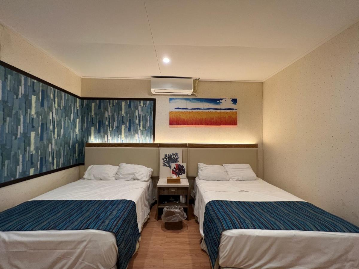 Saipan Well House Hotel Bagian luar foto