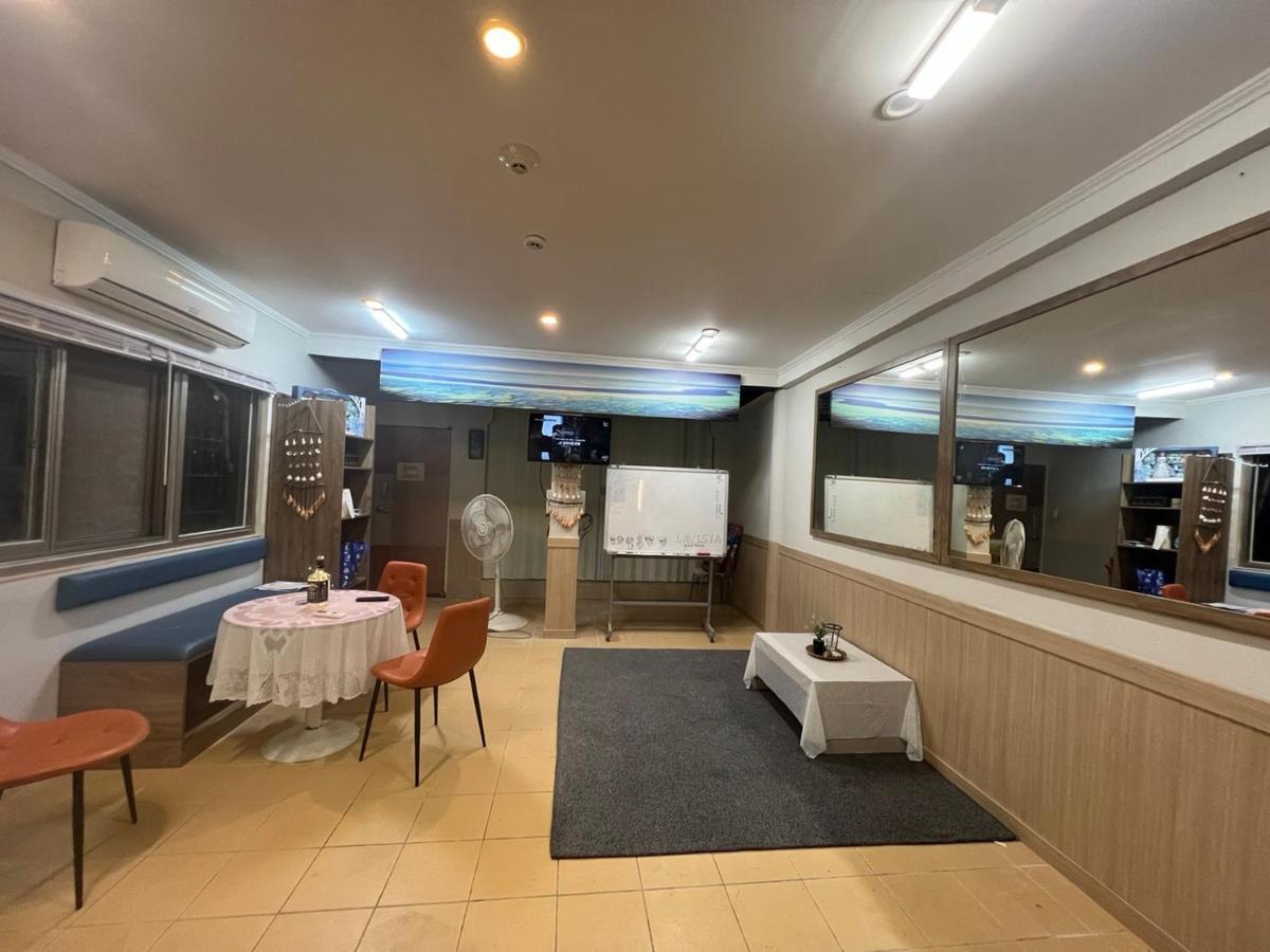 Saipan Well House Hotel Bagian luar foto