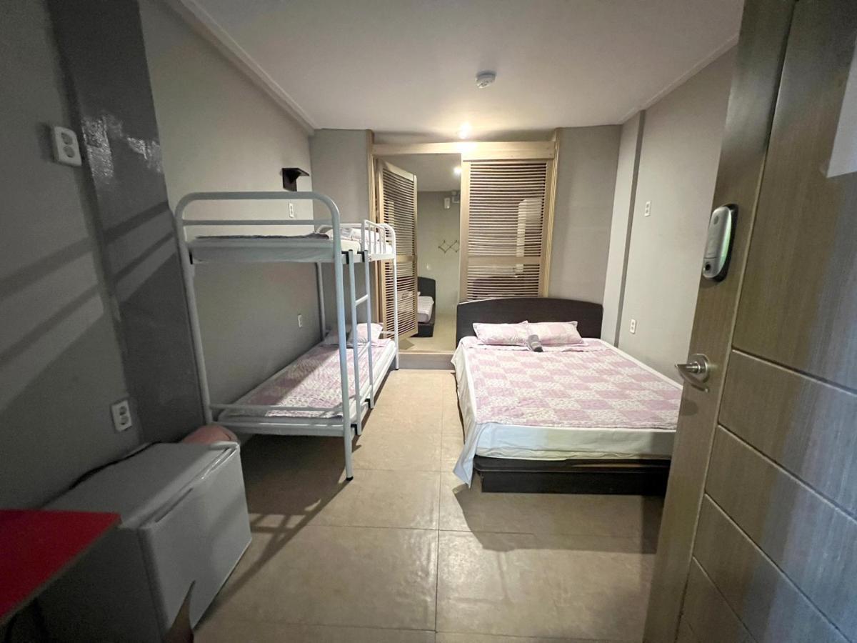 Saipan Well House Hotel Bagian luar foto